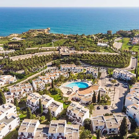 Coastal Retreat With Pool And Access By Drago شقة