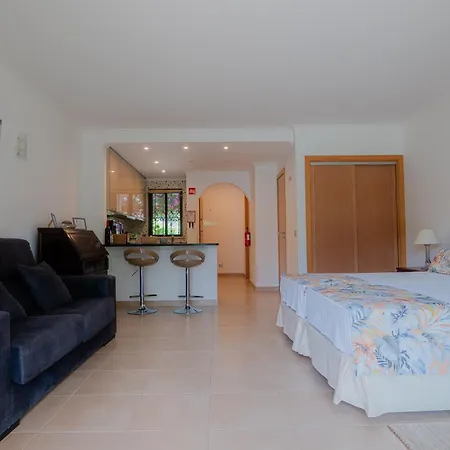 Coastal Retreat With Pool And Access By Drago Albufeira