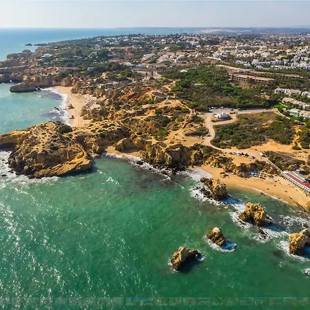 Coastal Retreat With Pool And Access By Drago