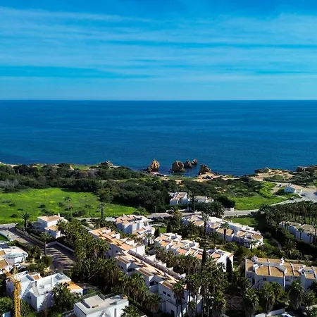 Coastal Retreat With Pool And Access By Drago *