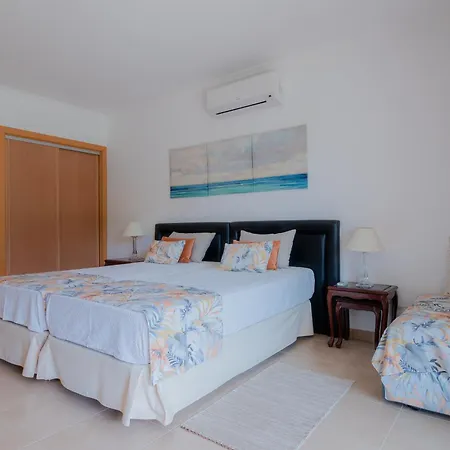 Apartment Coastal Retreat With Pool And Access By Drago
