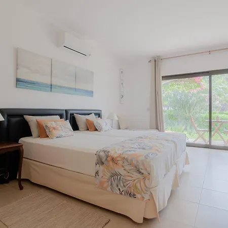 Appartement Coastal Retreat With Pool And Access By Drago Albufeira